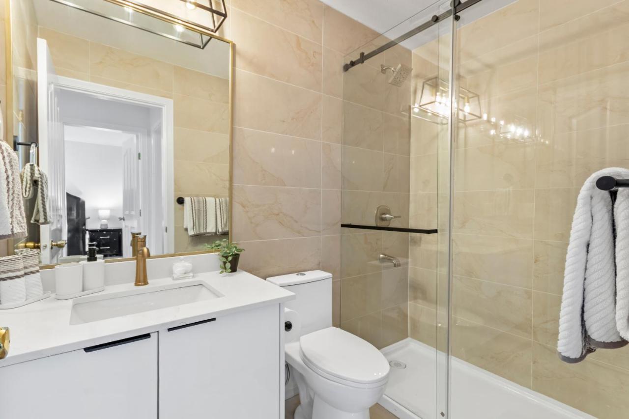 Pristine 3 Beds 2 Washroom Guest Suite 素里 外观 照片
