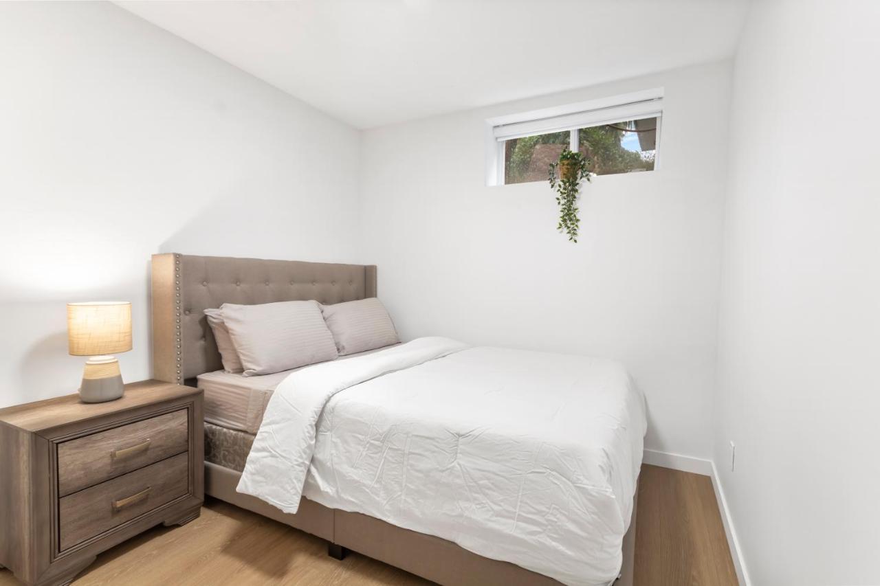Pristine 3 Beds 2 Washroom Guest Suite 素里 外观 照片