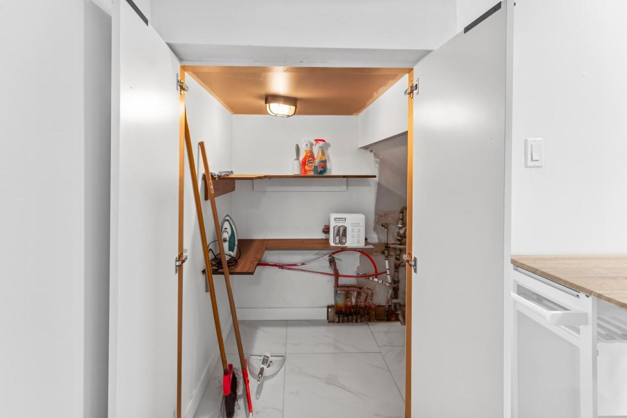 Pristine 3 Beds 2 Washroom Guest Suite 素里 外观 照片