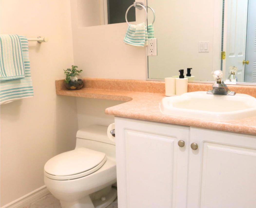 Pristine 3 Beds 2 Washroom Guest Suite 素里 外观 照片