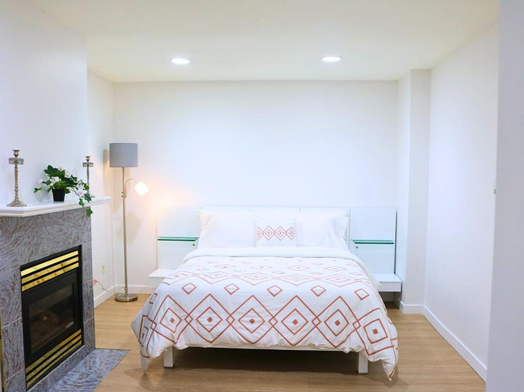 Pristine 3 Beds 2 Washroom Guest Suite 素里 外观 照片